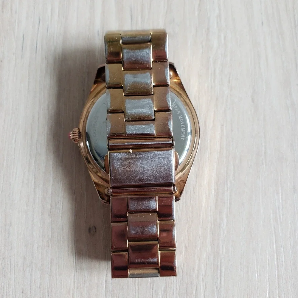 Betsey Johnson Stainless Steel Watch Rose Gold Tone Crystal‎ Bezel Heart Hand